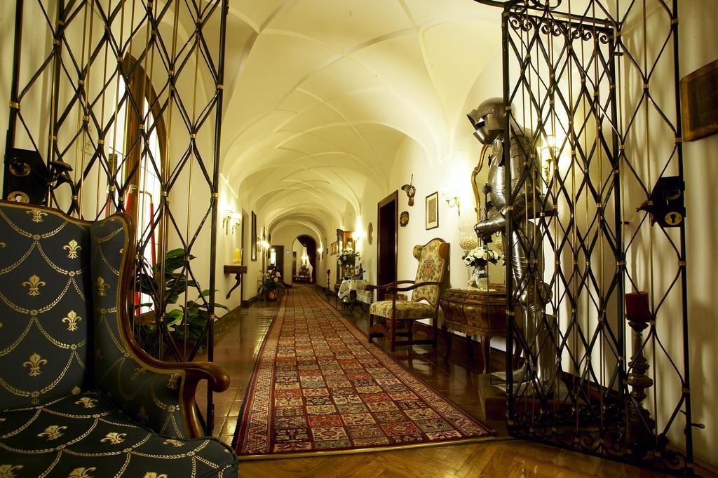 Schlosshotel Post Edelfreisitz Sprengenstein Imst Exteriör bild