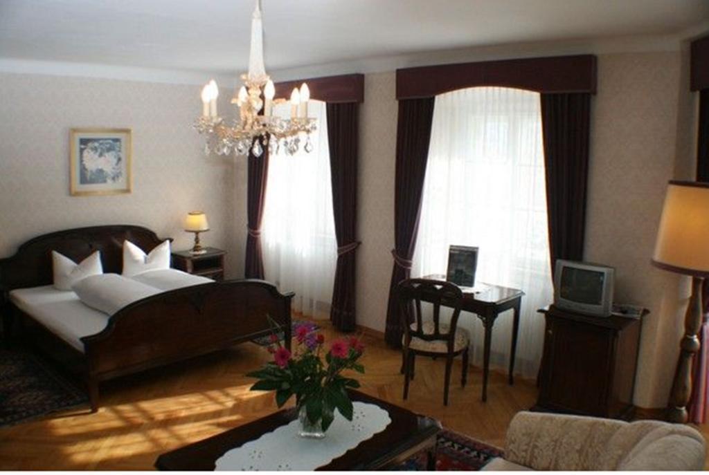 Schlosshotel Post Edelfreisitz Sprengenstein Imst Exteriör bild