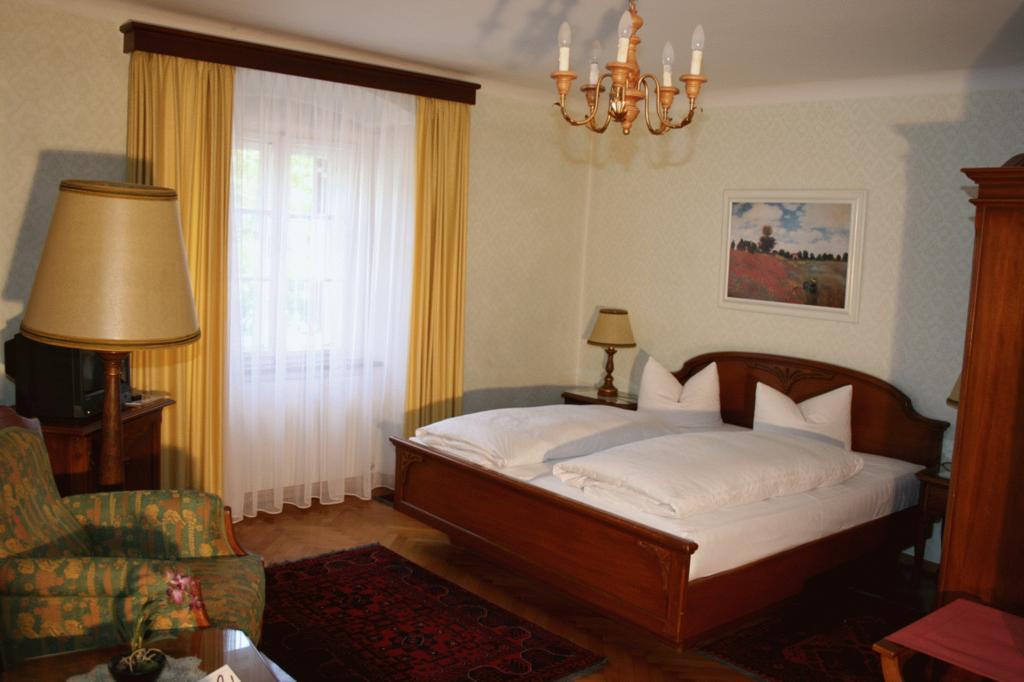 Schlosshotel Post Edelfreisitz Sprengenstein Imst Rum bild