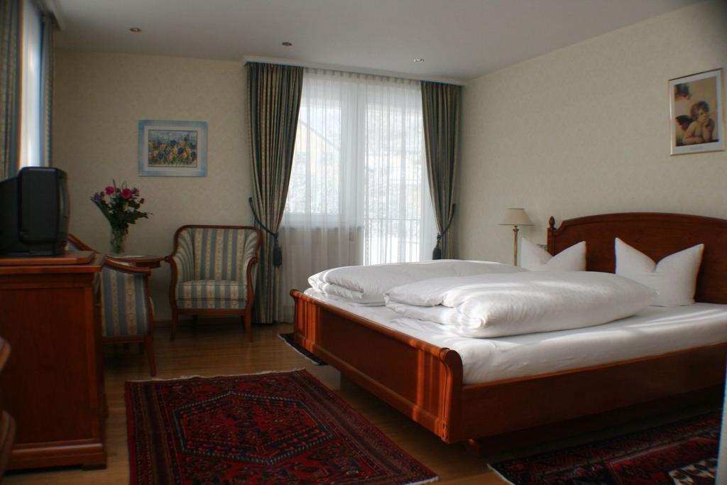 Schlosshotel Post Edelfreisitz Sprengenstein Imst Rum bild